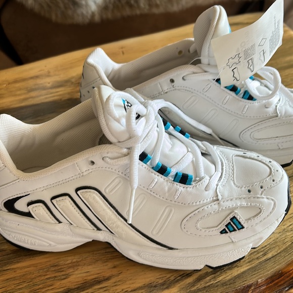 Womens Adidas Galaxy shoes - Picture 2 of 8